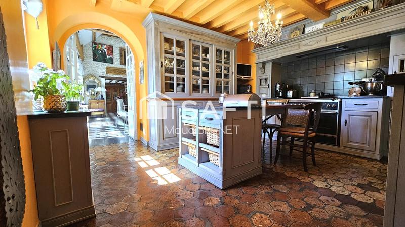 Maison - 337 m² - 11 pièces