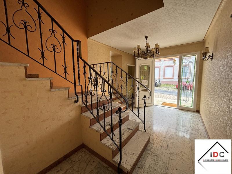 Maison - 202 m² - 6 pièces