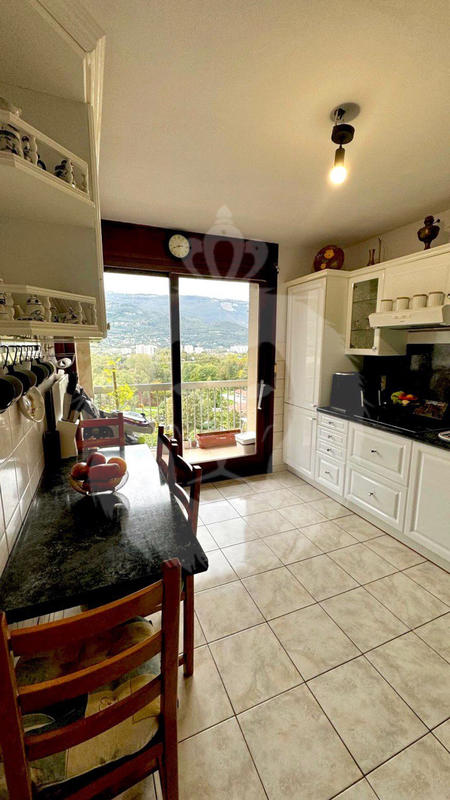 Appartement - 92 m² - 4 pièces