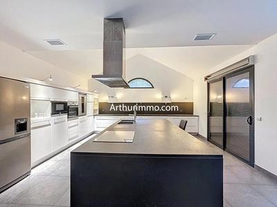 Maison - 186 m² - 6 pièces