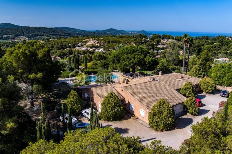 Propriété - 350 m² - 11 pièces