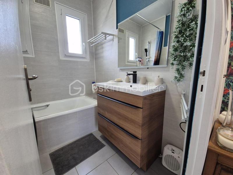 Maison traditionnelle - 111 m² - 6 pièces