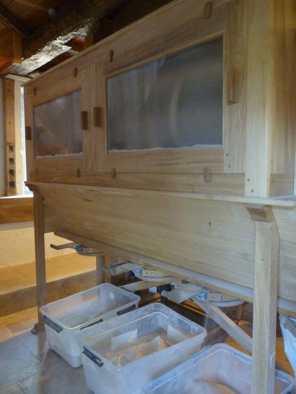 Atelier fabrication de pain, au moulin de Sabathier