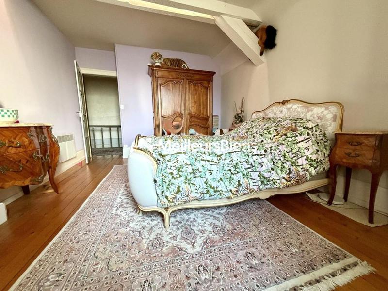 Maison - 375 m² - 12 pièces