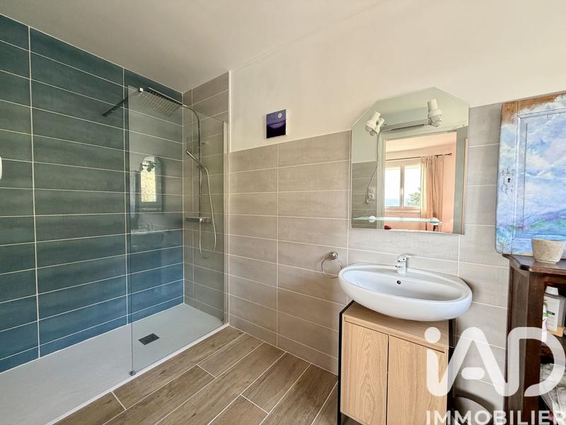 Maison - 200 m² - 6 pièces