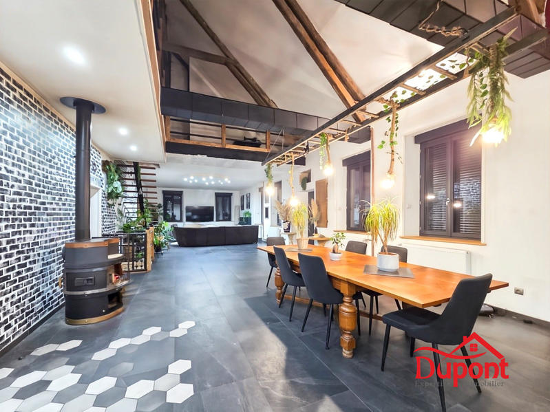 Maison - 249 m² - 8 pièces