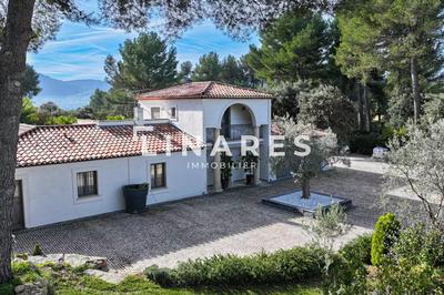 Maison - 360 m² - 5 pièces