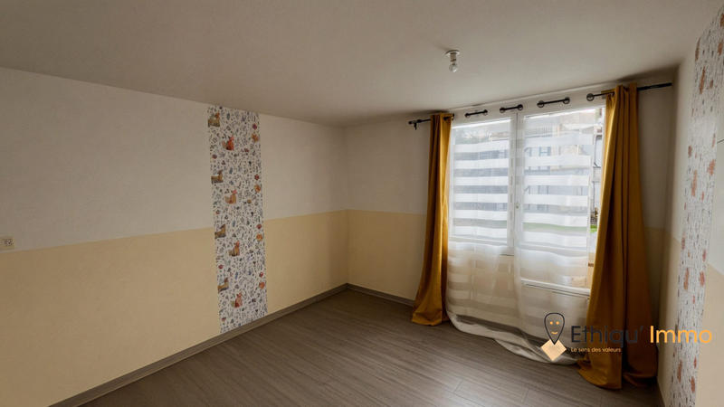 Maison - 246 m² - 8 pièces