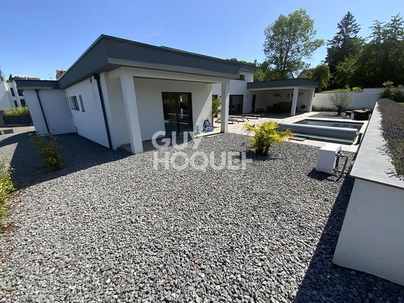 Maison - 240 m² - 7 pièces