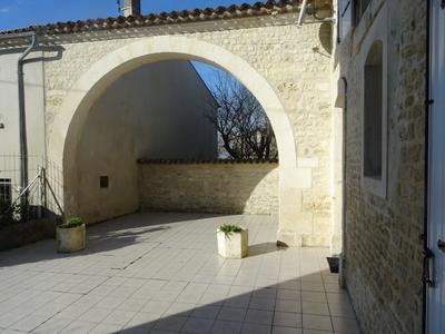 Maison en pierre - 238 m² - 8 pièces