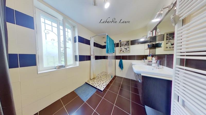 Maison - 300 m² - 9 pièces