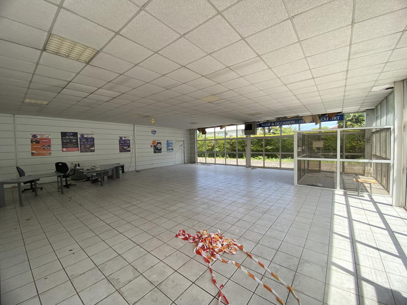 Local commercial - 1 900 m²