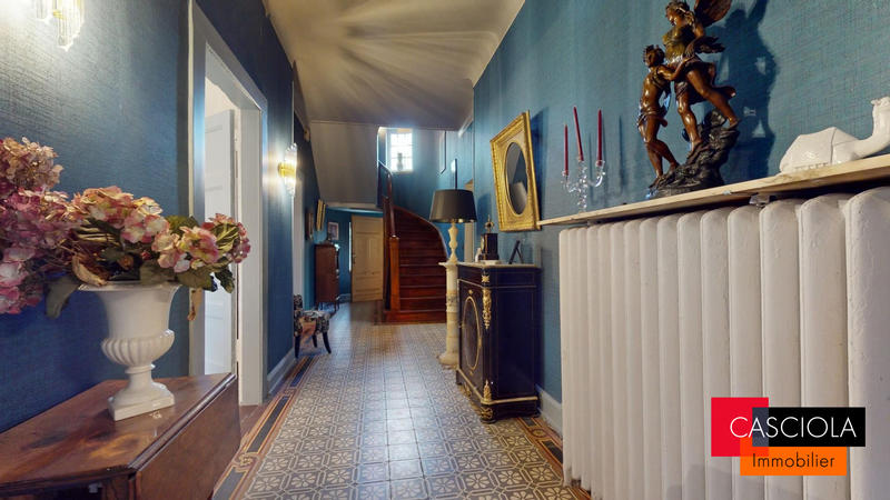 Maison - 259 m² - 9 pièces