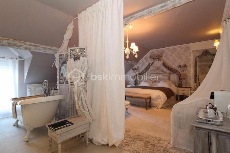 Propriété - 1 100 m² - 18 pièces