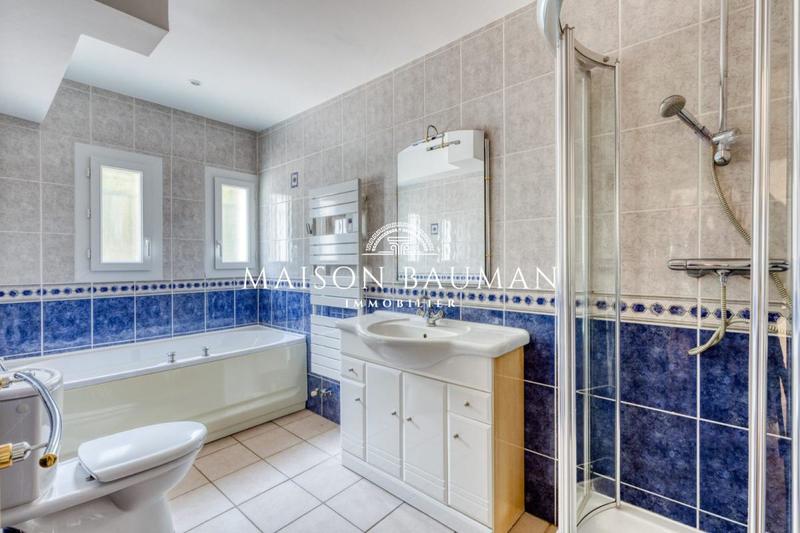 Villa - 212 m² - 9 pièces