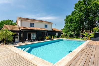 Maison - 200 m² - 8 pièces