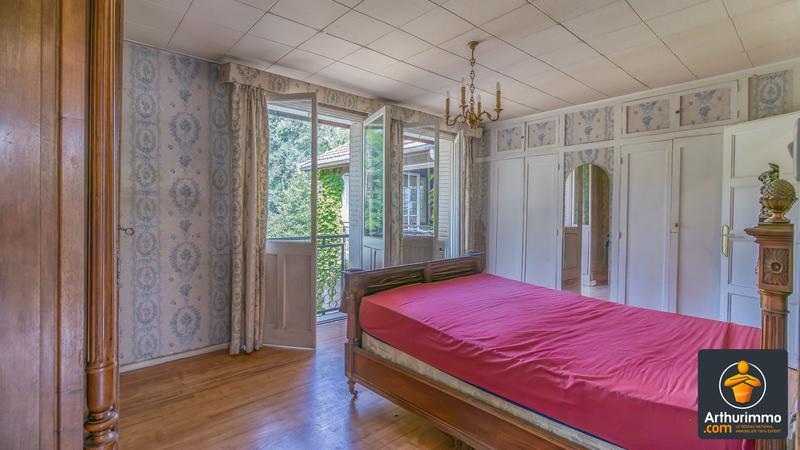 Maison - 240 m² - 8 pièces