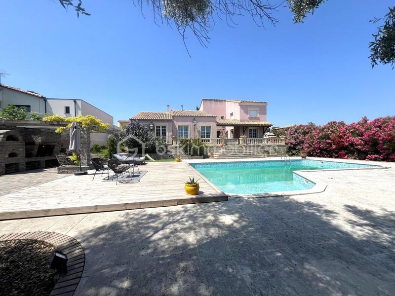 Maison - 280 m² - 7 pièces