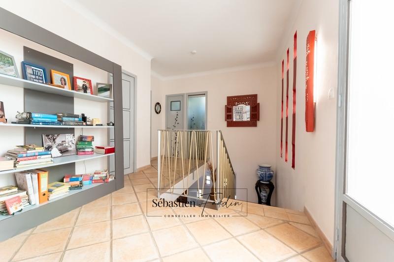Maison - 210 m² - 8 pièces