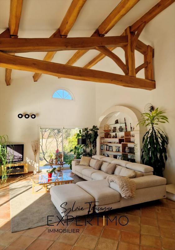 Maison - 212 m² - 6 pièces