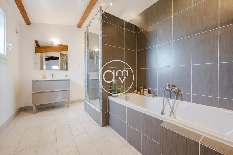 Maison - 212 m² - 7 pièces