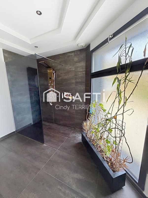 Maison - 217 m² - 8 pièces