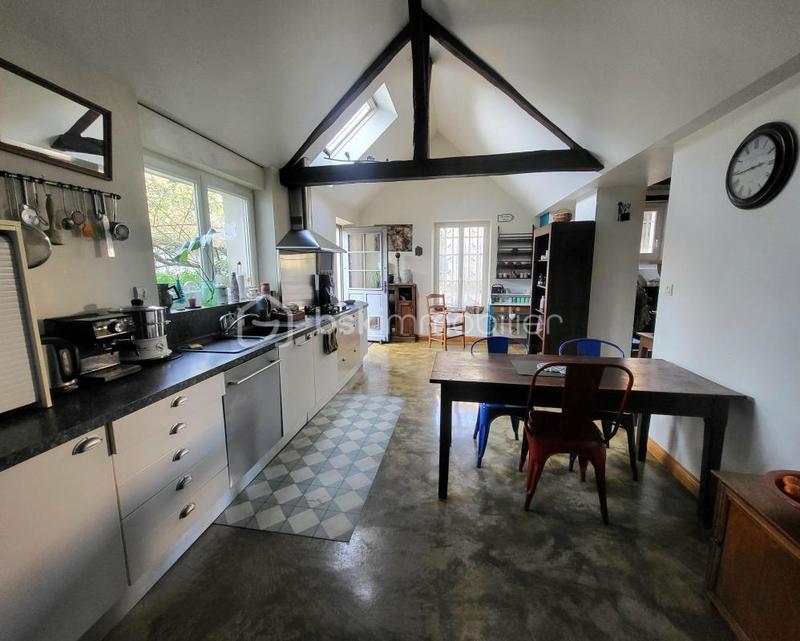 Demeure - 241 m² - 8 pièces