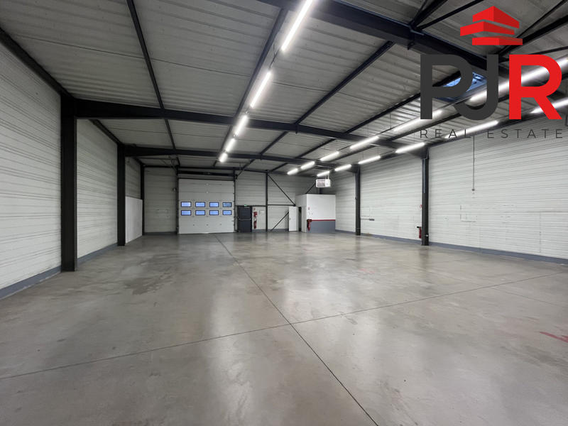 Local d'activités - 447 m²