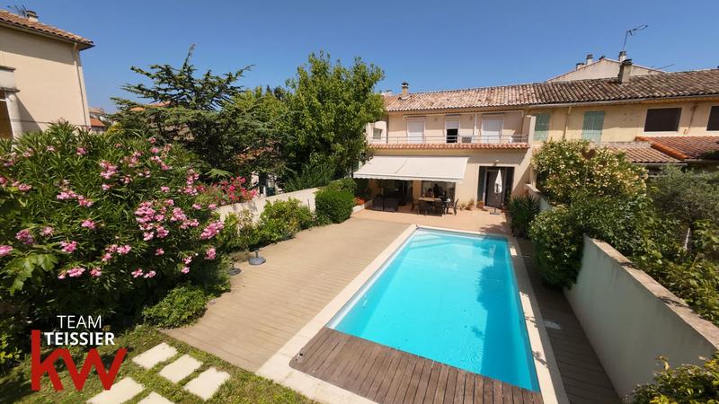 Maison - 200 m² - 6 pièces