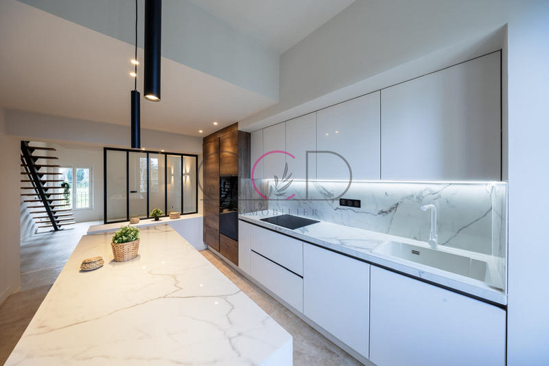 Appartement - 102 m² - 5 pièces