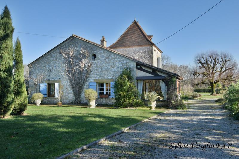 Maison - 207 m² - 6 pièces