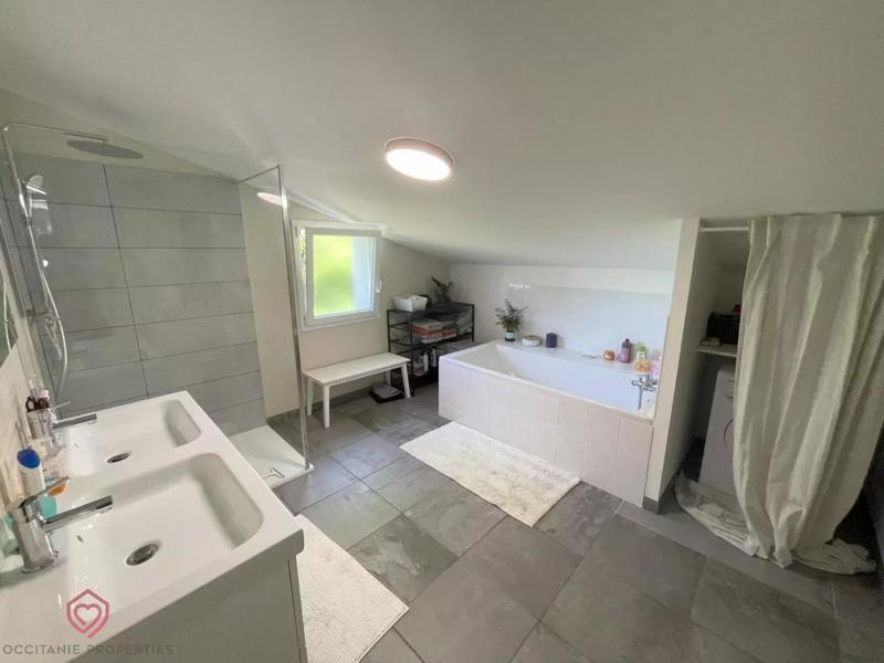 Maison - 163 m² - 8 pièces