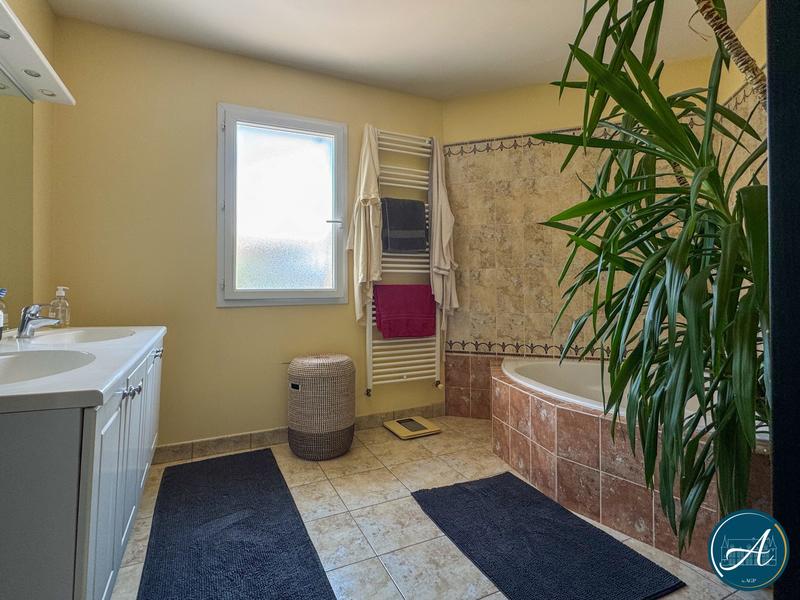 Maison traditionnelle - 140 m² - 6 pièces