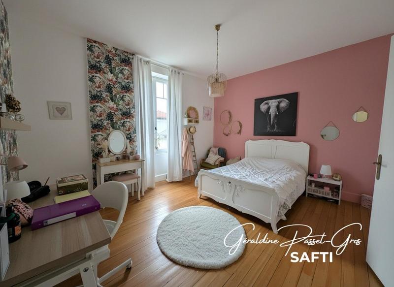 Maison - 220 m² - 8 pièces