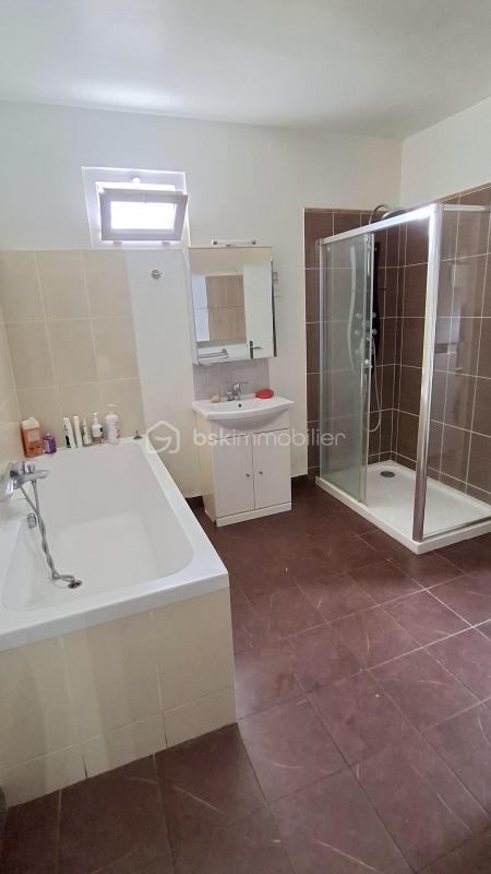 Propriété - 220 m² - 8 pièces