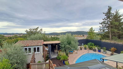 Maison - 223 m² - 8 pièces