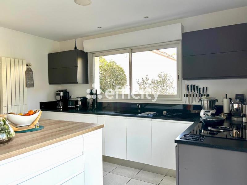 Maison - 185 m² - 7 pièces