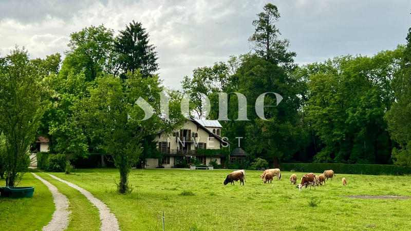 Maison - 409 m² - 12 pièces