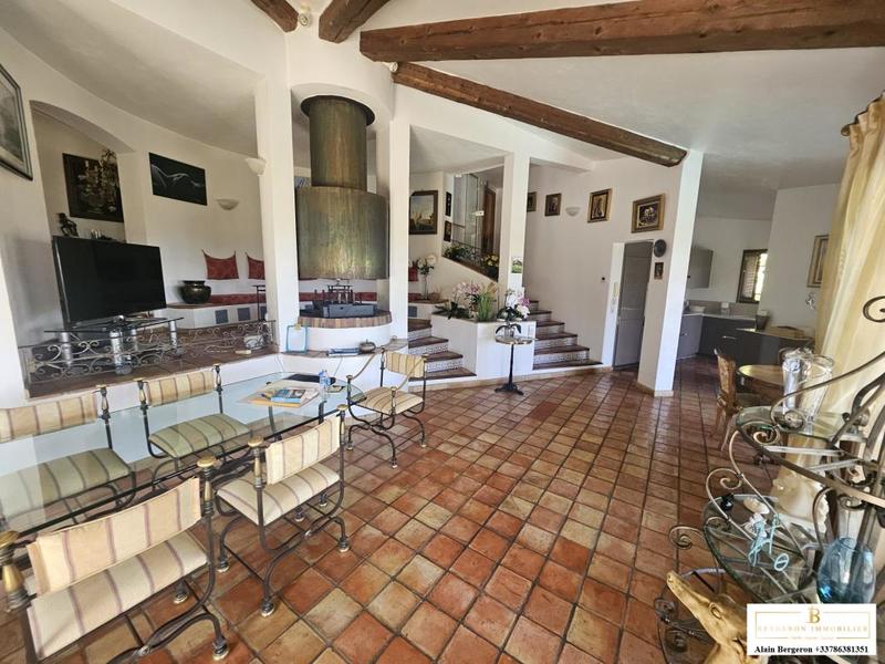 Villa - 197 m² - 8 pièces