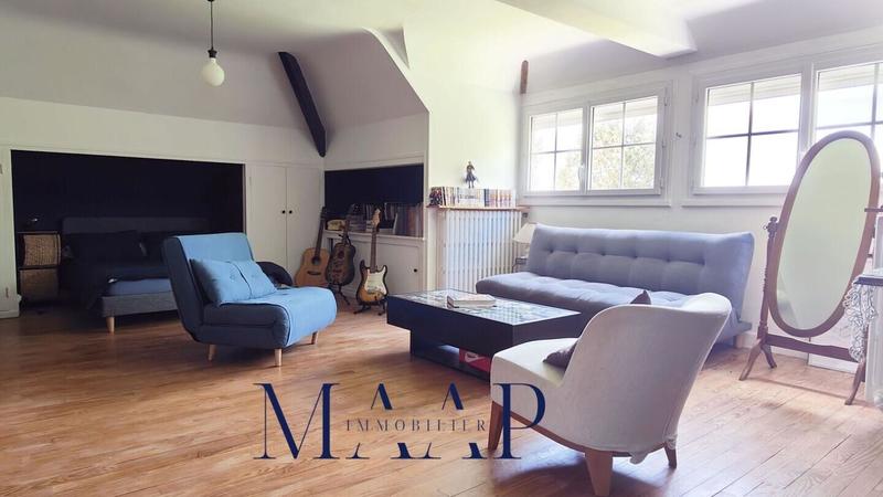 Demeure - 303 m² - 11 pièces