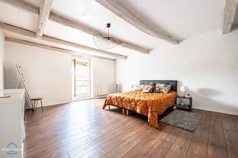 Maison - 233 m² - 8 pièces