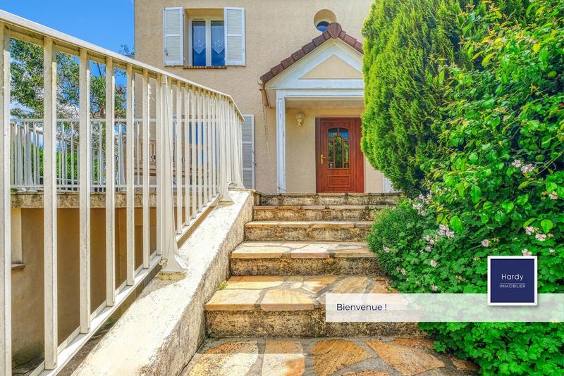 Maison - 137 m² - 7 pièces