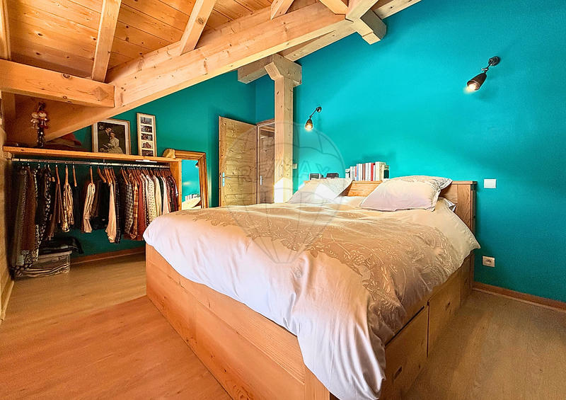 Maison - 201 m² - 7 pièces