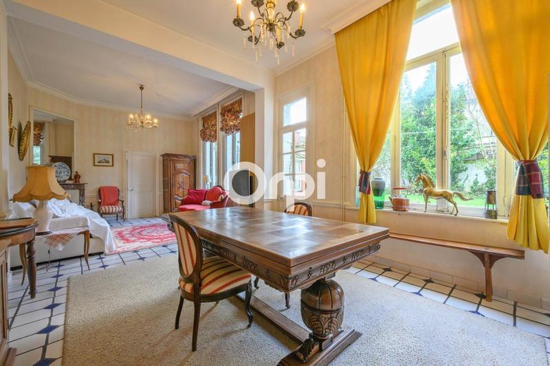 Maison - 232 m² - 9 pièces