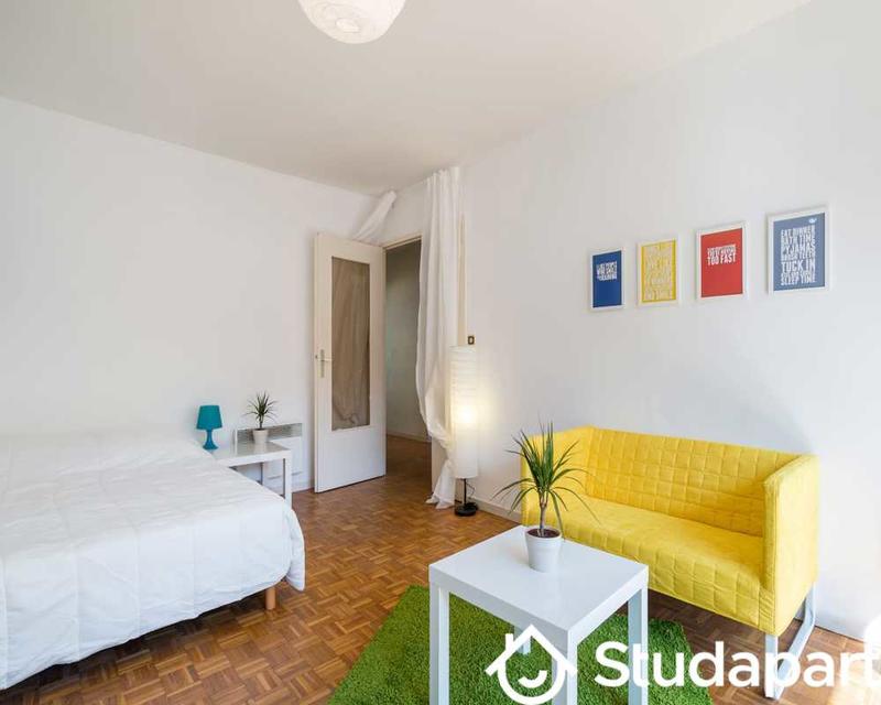 Chambre - 100 m² - 1 pièce