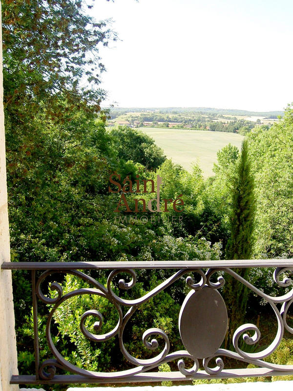 Maison - 365 m² - 7 pièces