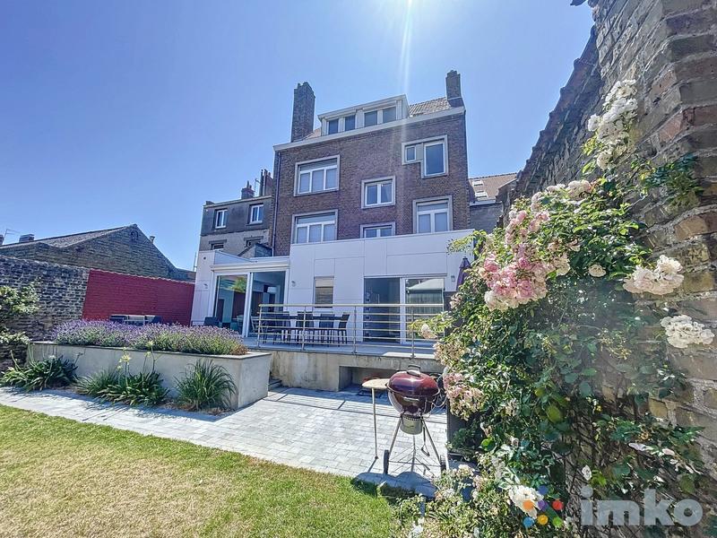 Maison - 410 m² - 9 pièces