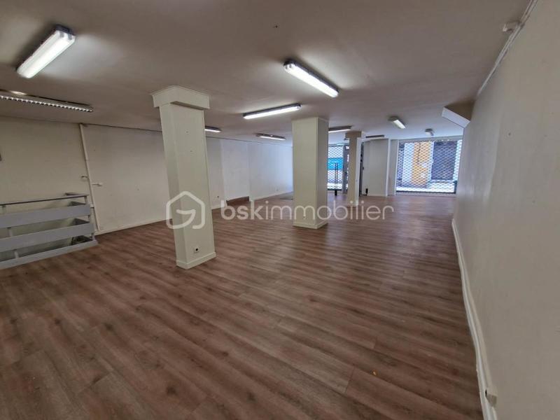 Local commercial - 217 m² - 4 pièces