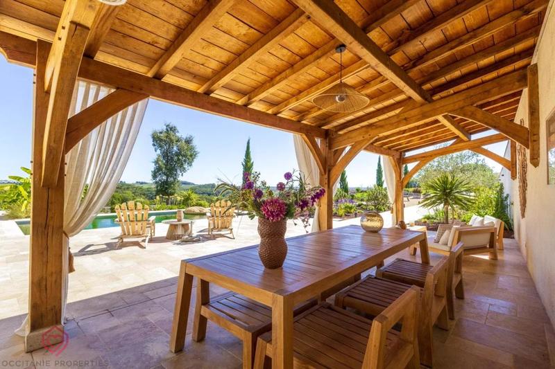 Maison - 233 m² - 5 pièces