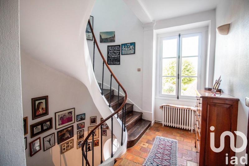 Maison - 285 m² - 9 pièces